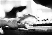 Hand am Synthi